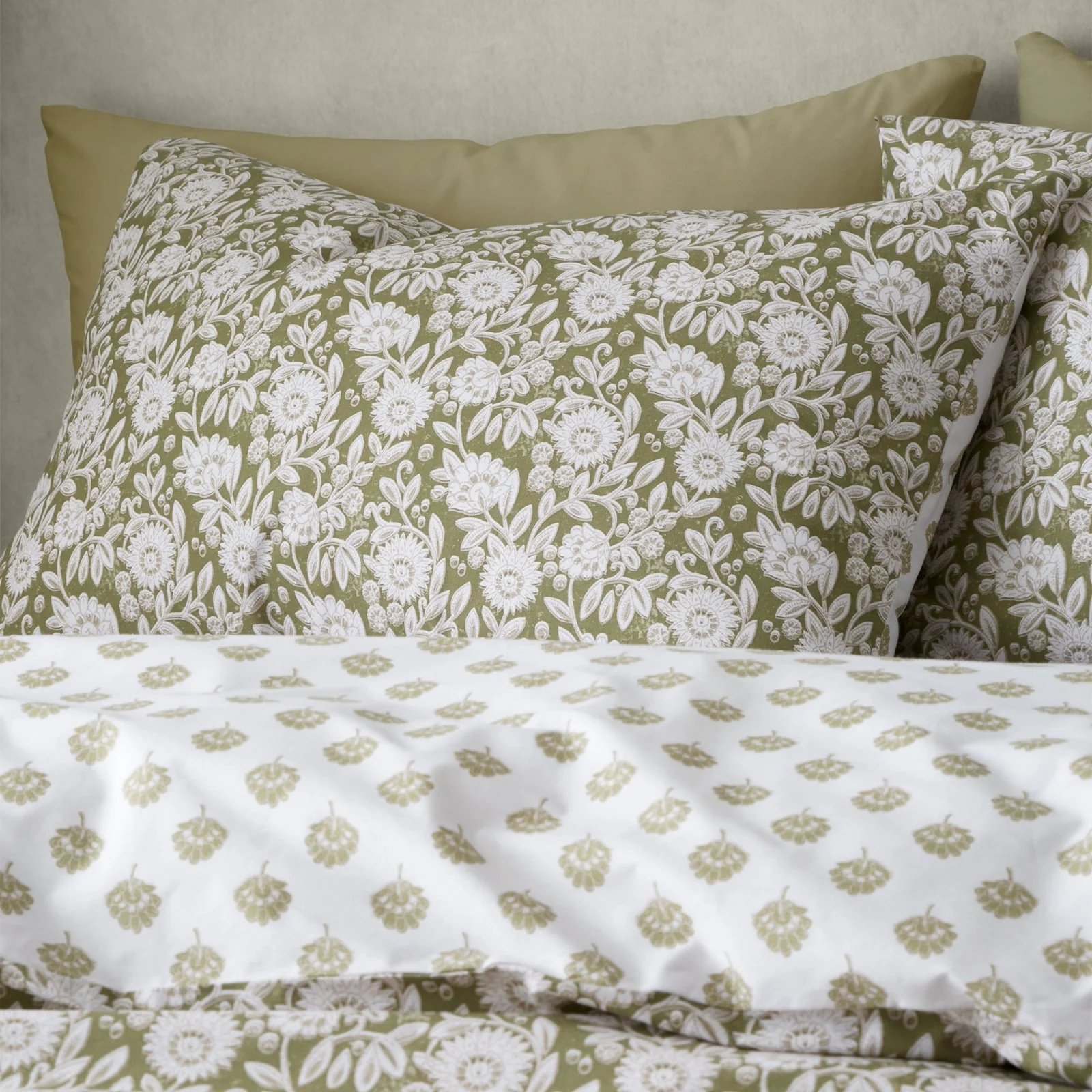 Pineapple Elephant Olive Floral King Quilt Set - Image 3