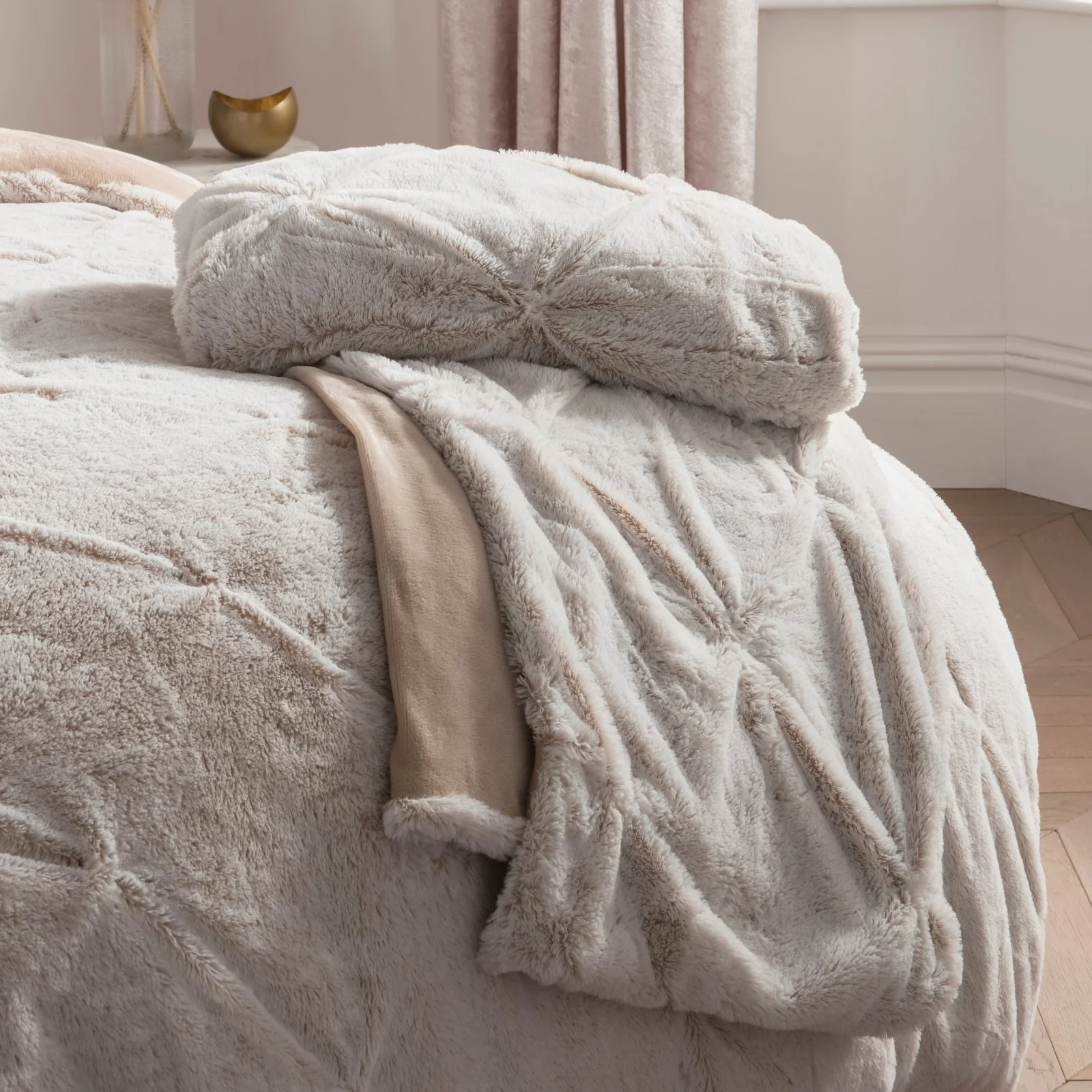 Sleepdown Rouched Faux Fur Single Duvet Set Natural - Image 3