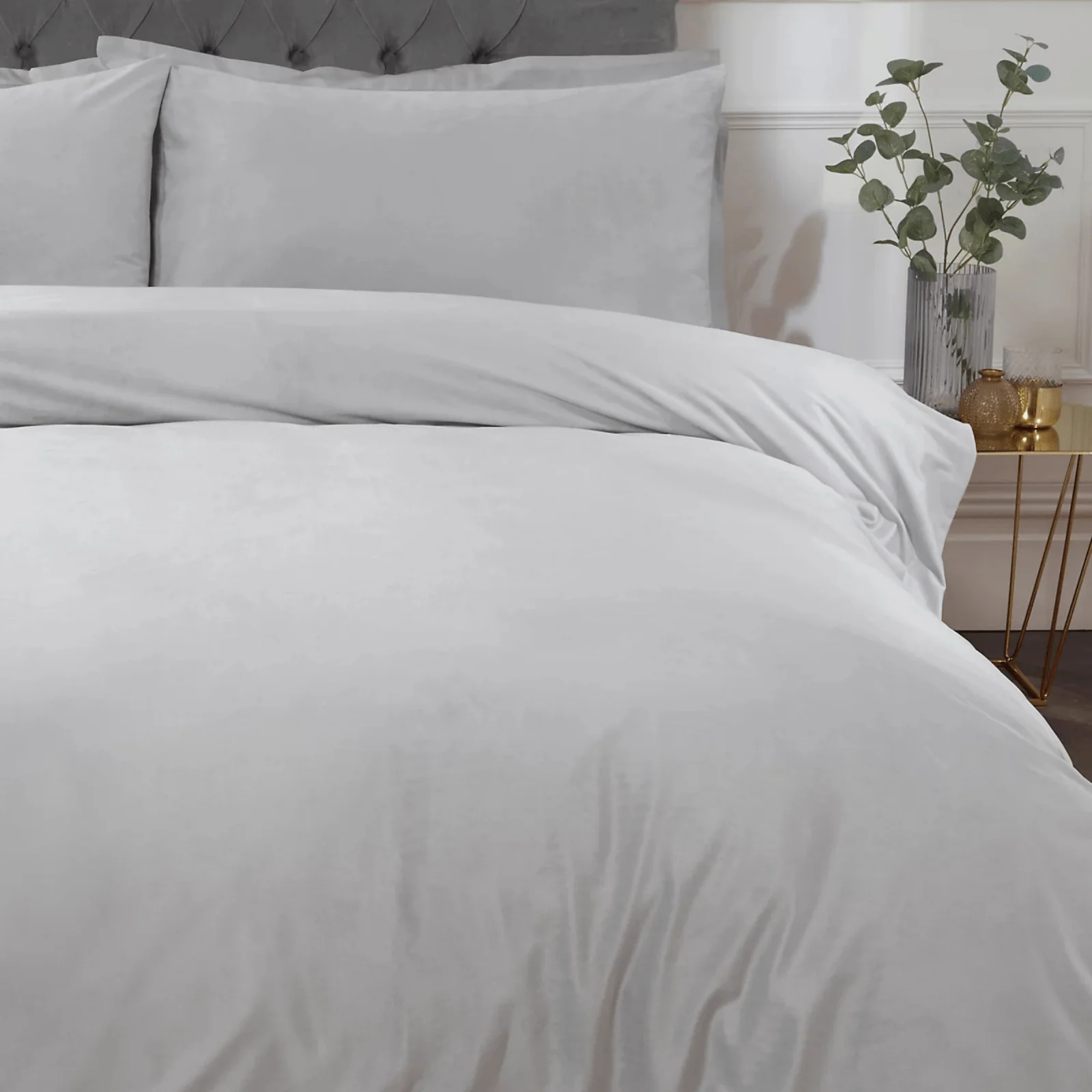 Sleepdown Silver Matt Velvet Duvet Set - Image 3